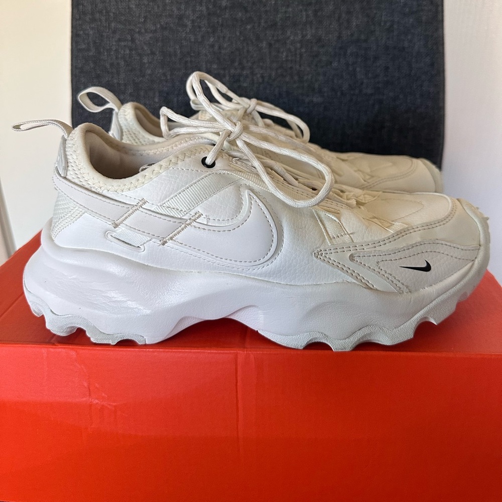 Nike TC 7900 Women’s White Size 8